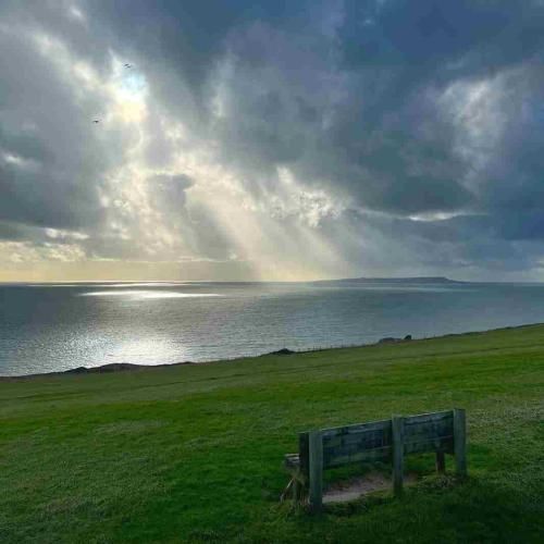  دیگه تمومه فقط سواله برام شباشو چطور میگذرونه ورژن گیتار