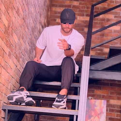 ماکان بند ﺟﺎذﺑﻪ داره ﭼﺸﺎت ﻣﻦ ﺧﻮدﻣﻢ ﻧﺨﻮام