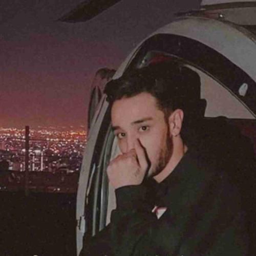 مستر کیارش نفسم بالا نمیاد هی زل میزنم فقط به دیوار