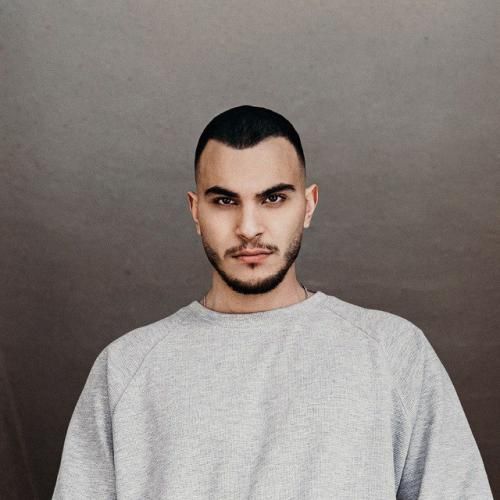 مهیار یه شبایی آدم یادش میره دلیل خندش