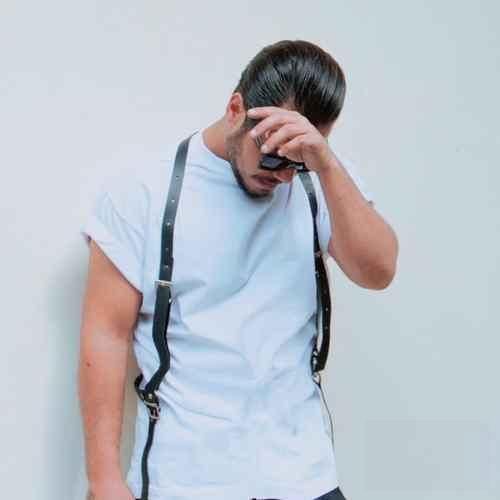 دانوش این منم که دلش تنگته یه زنگی بزن بهش