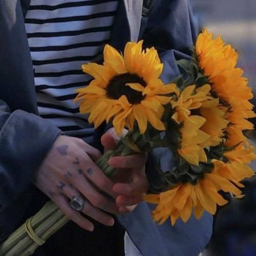 تو شهر آرزوهام دیدم یکی شبیهت حیف که قسم خوردم ندم دلم رو