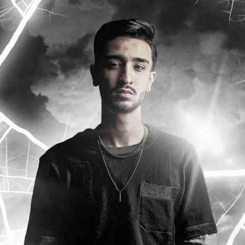 مستر کیارش توی خونه میمونید بغل اونی دلت پیش منه