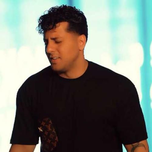 سبحان رستمی انقده غم ریخته تو قلبم که انگار خانه‌ ی سالمندانه