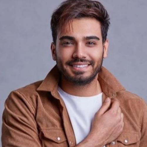 ماکان بند و سینا درخشنده رفیقای صمیمی تا با همیم غمی گاهی روی آسمون