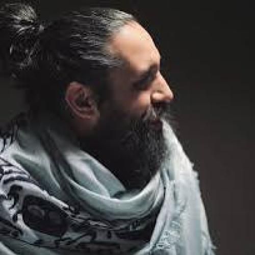 روزبه نعمت اللهی بسته شده چمدون سفر