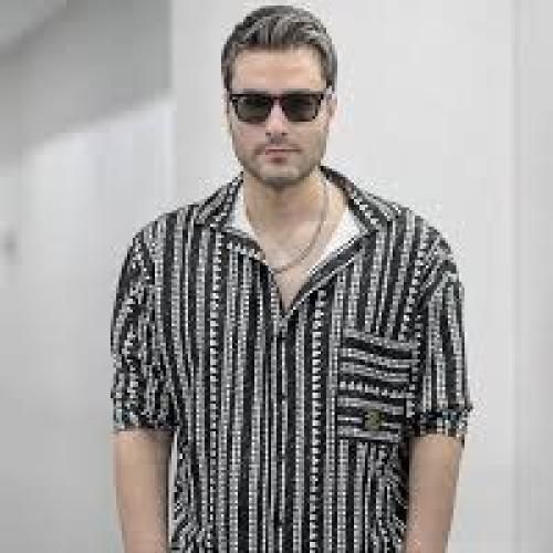 مهدی احمدوند ببین هی میزنم به این درو بمون نرو بمون نرو