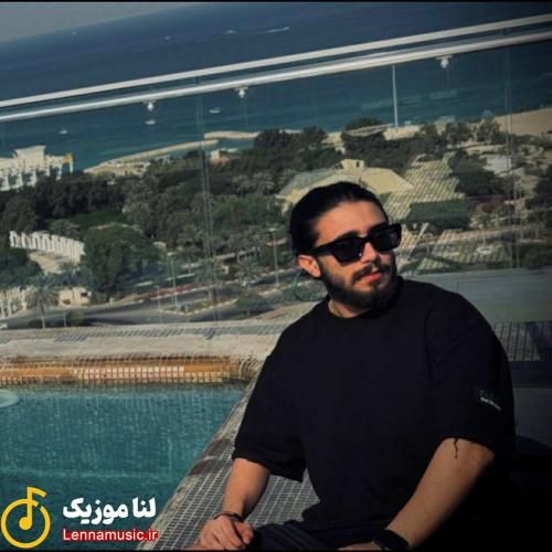 مهدی احمدزاده سر چپی تفنگ به دوش