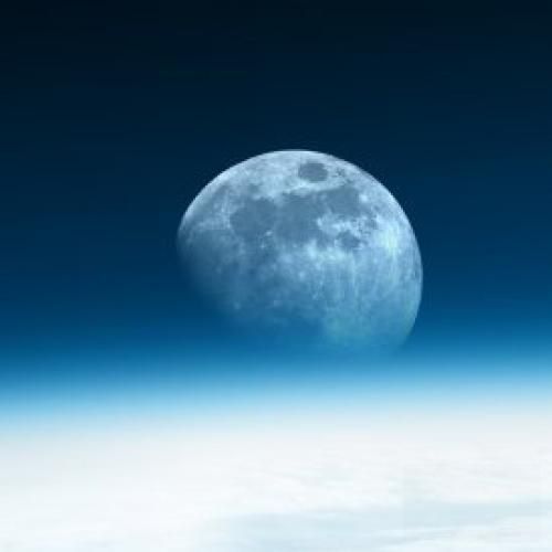  ما دوتا میرقصیم تنها تنها پامون تو شنهای دریا دریا