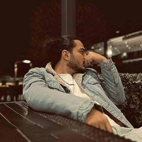 نیواد بوی موهات ميپيچه ميبره عقل و ازاين ادم